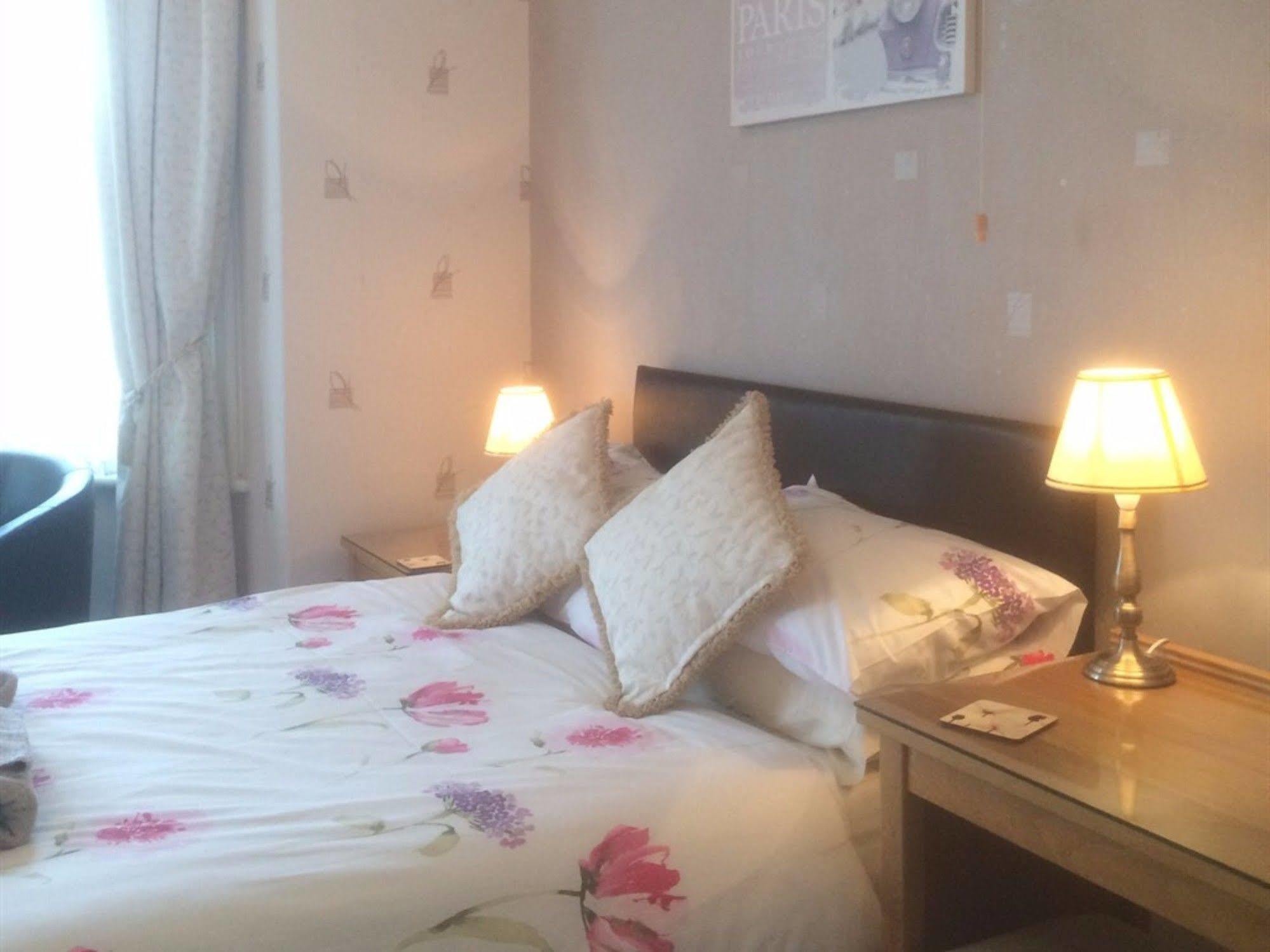 Glenora Guest House Γουίτμπι Εξωτερικό φωτογραφία