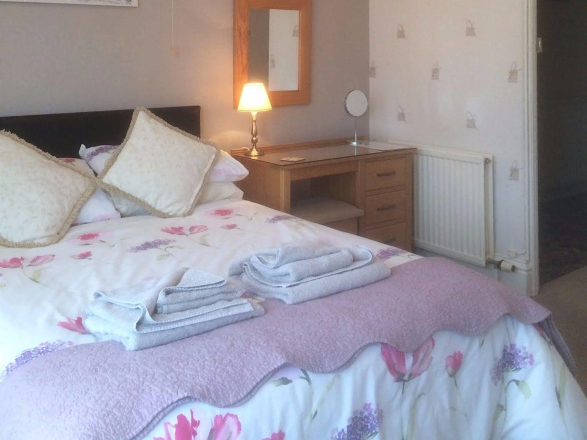 Glenora Guest House Γουίτμπι Εξωτερικό φωτογραφία