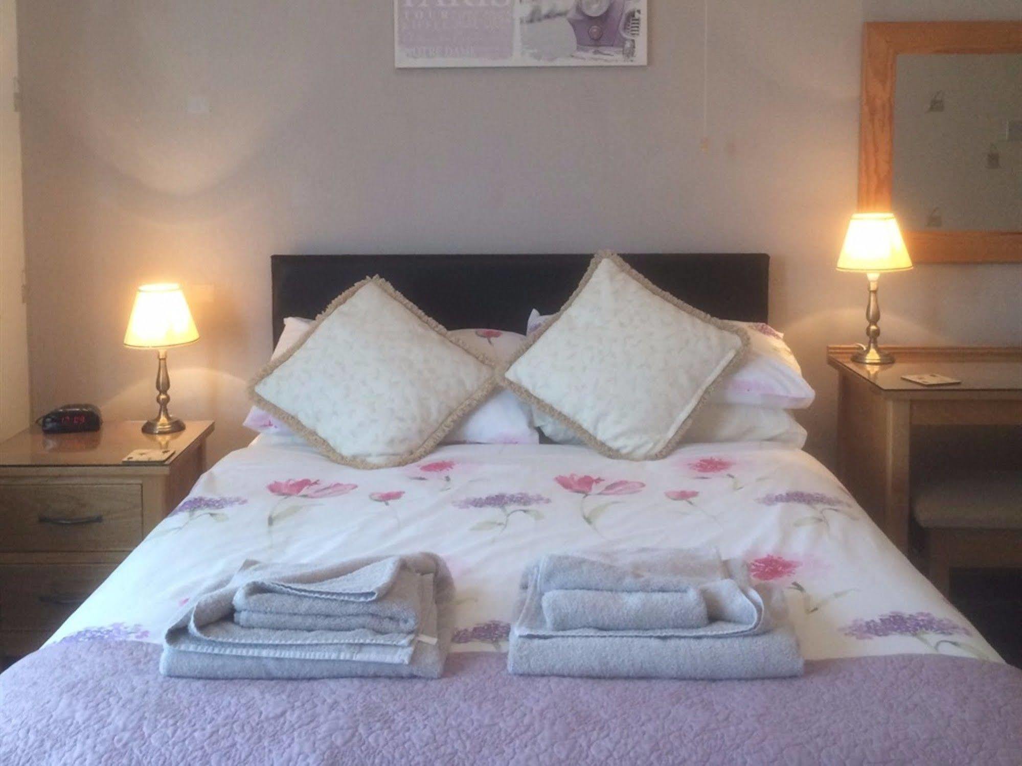 Glenora Guest House Γουίτμπι Εξωτερικό φωτογραφία