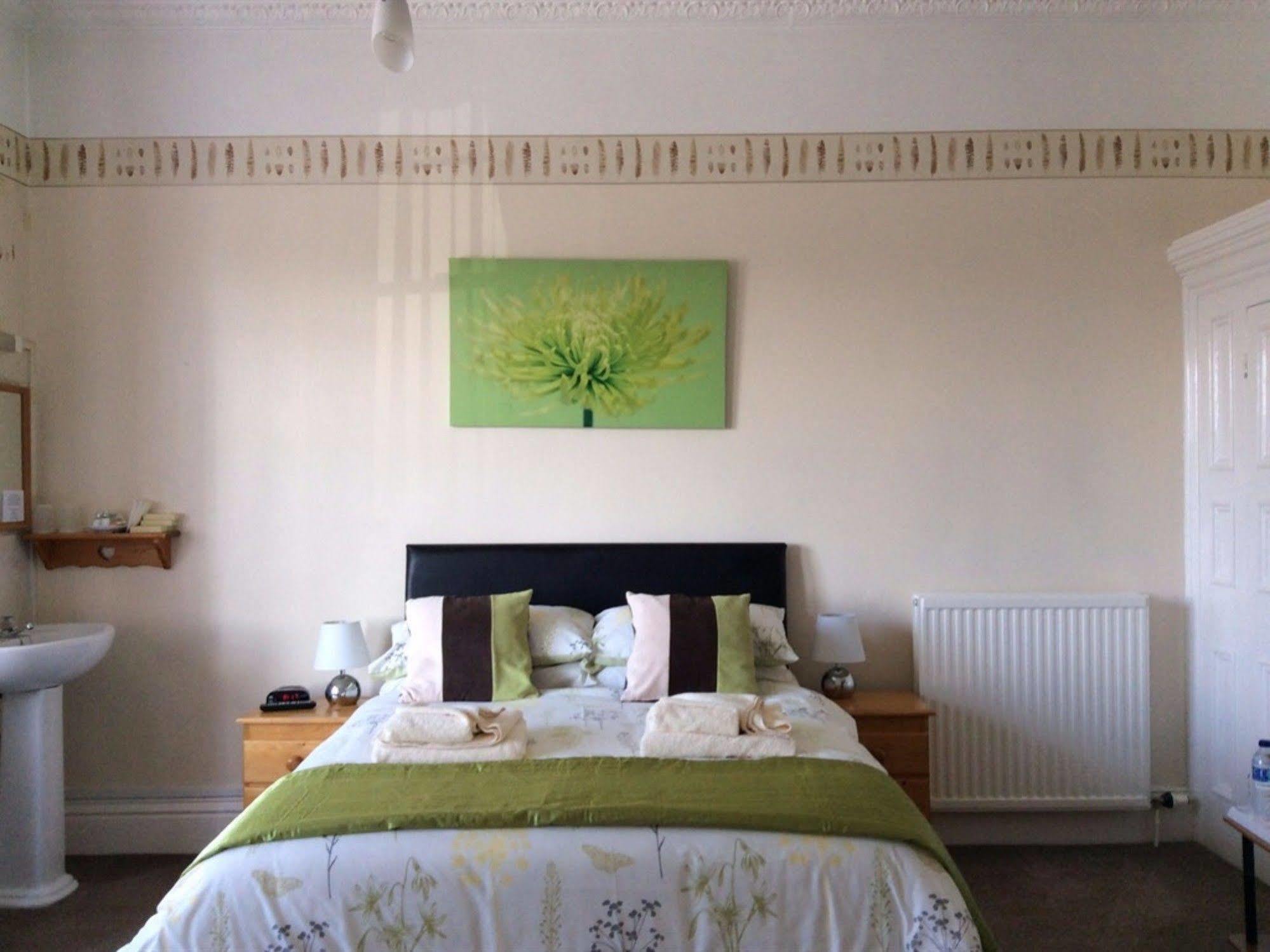 Glenora Guest House Γουίτμπι Εξωτερικό φωτογραφία