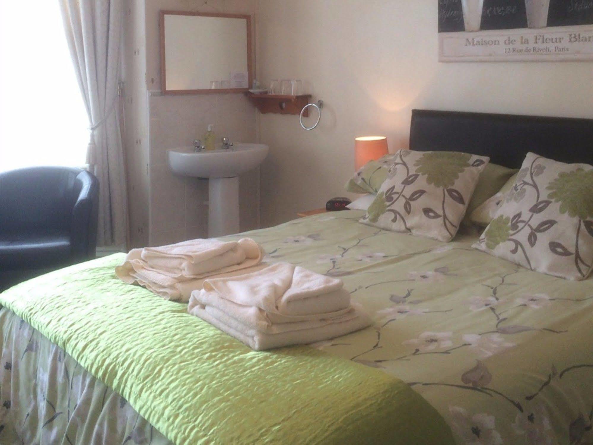 Glenora Guest House Γουίτμπι Εξωτερικό φωτογραφία
