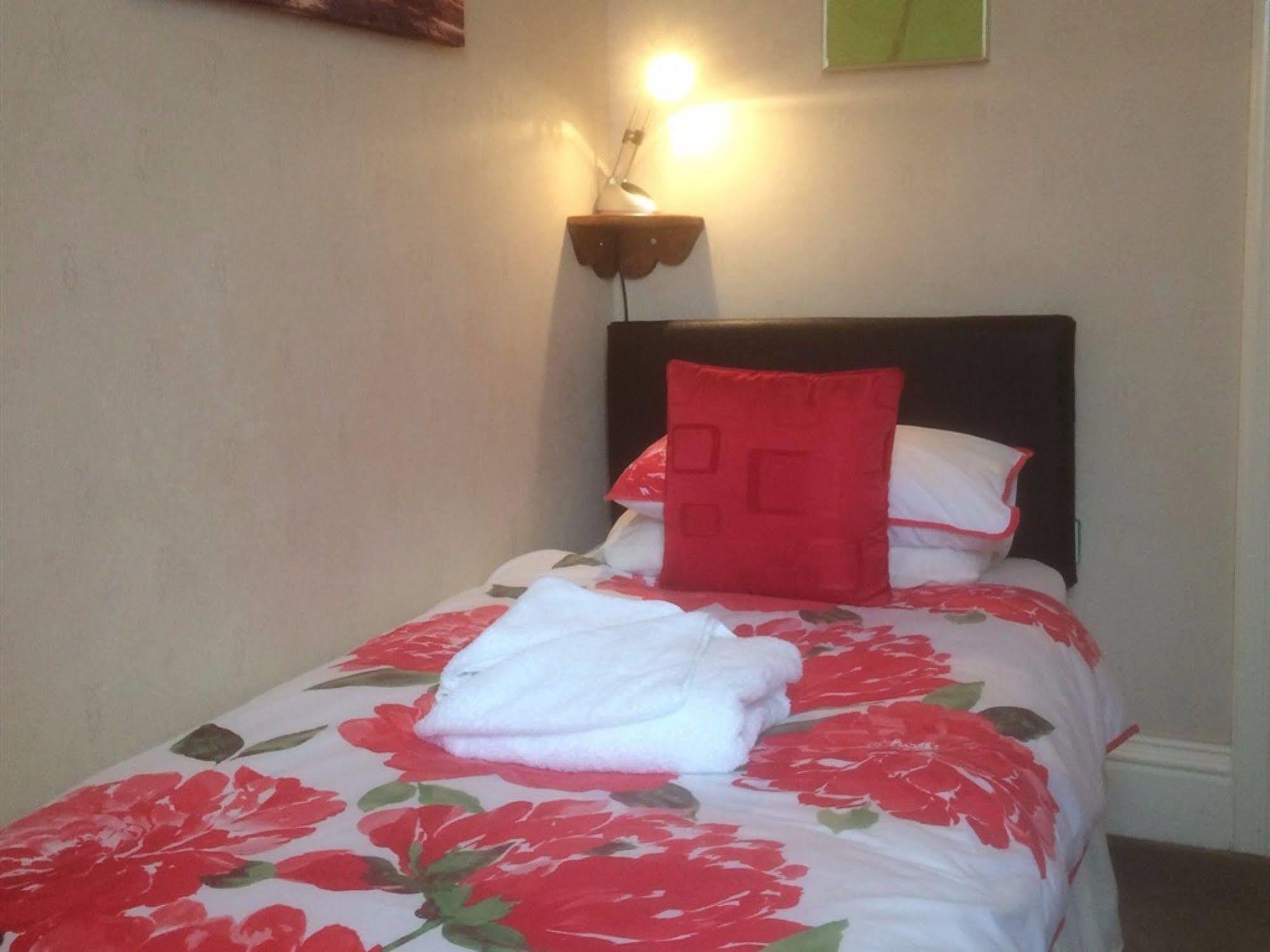 Glenora Guest House Γουίτμπι Εξωτερικό φωτογραφία